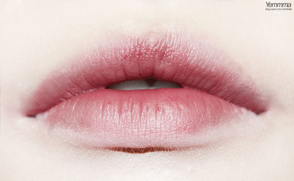 欧莱雅L'OREAL velvet lacquer哑光唇釉v103montaigne brick试色