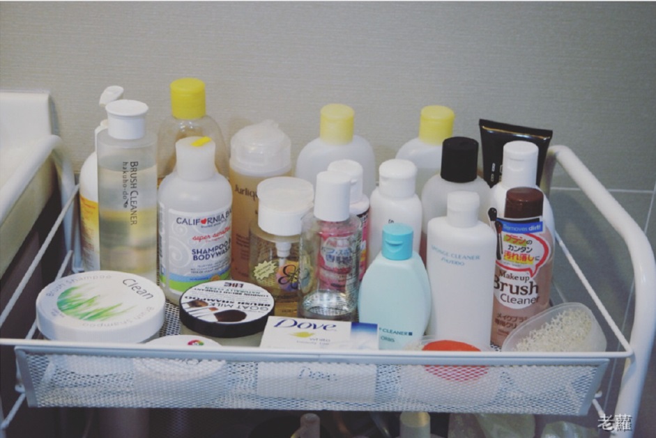 化妆刷用什么清洗，化妆刷清洗液，刷具清洁用品推荐