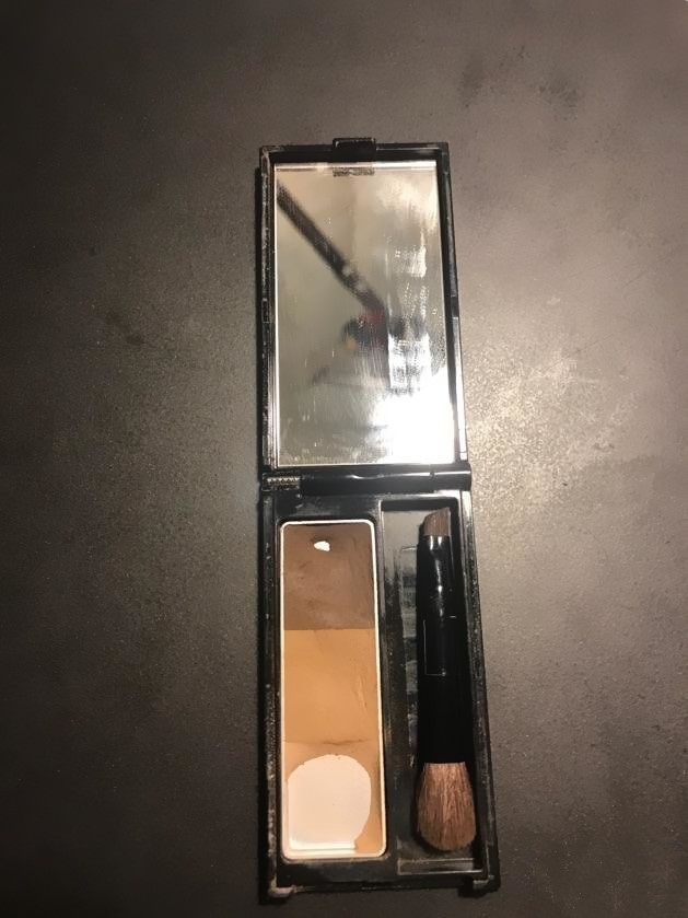 我断断续续用了大概一年？15年初买的，中间很长一段时间用别的眉粉