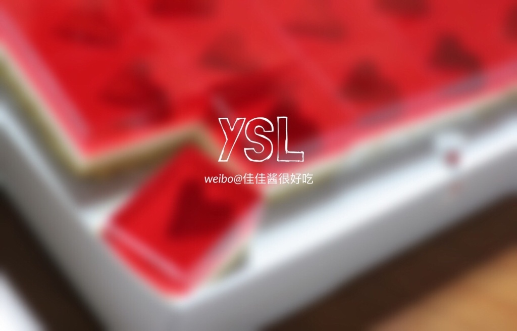 YSL哑光唇釉01试色