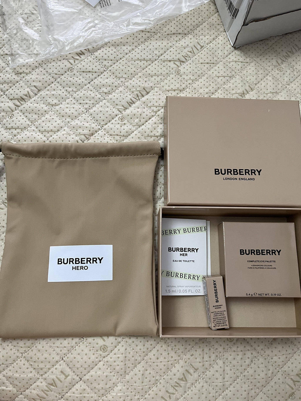 BURBERRY博柏利四色眼影盘02 MOCHA试色