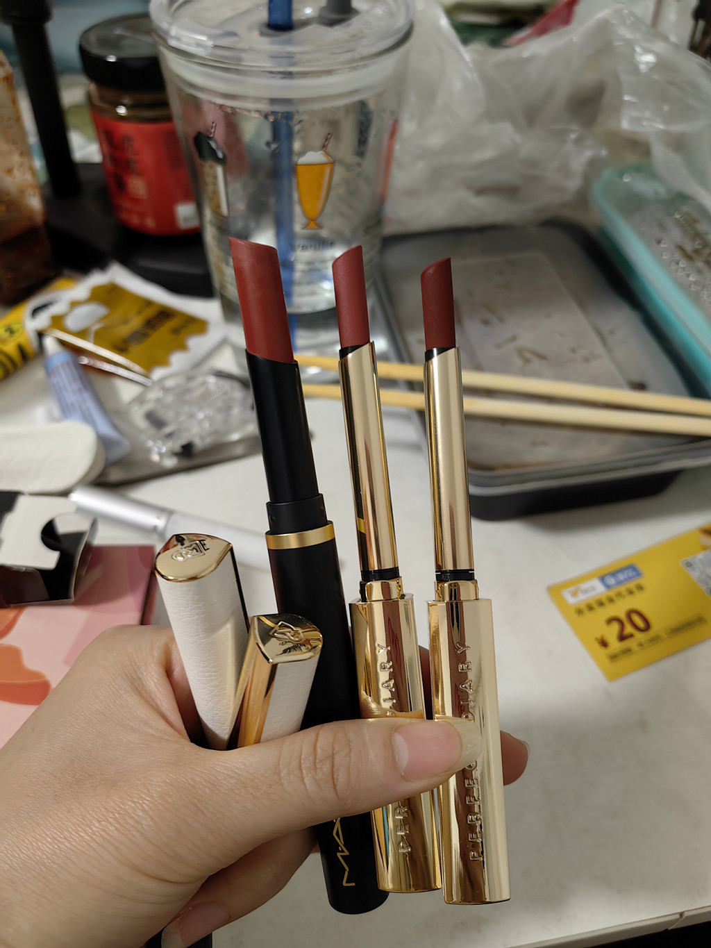 完美日记芭蕾小细跟口红试色