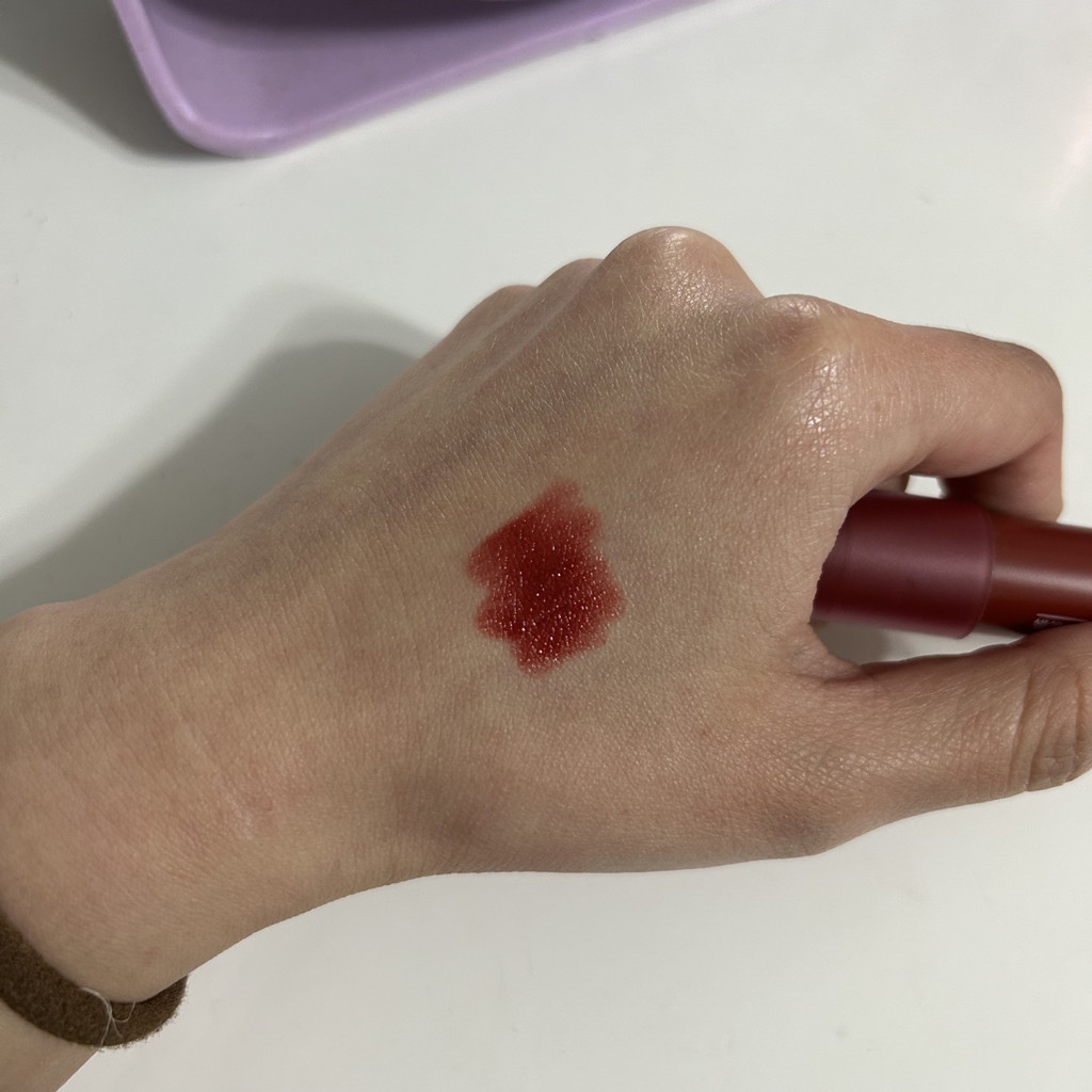 梦妆花心丝绒唇膏蜡笔口红15棕红试色