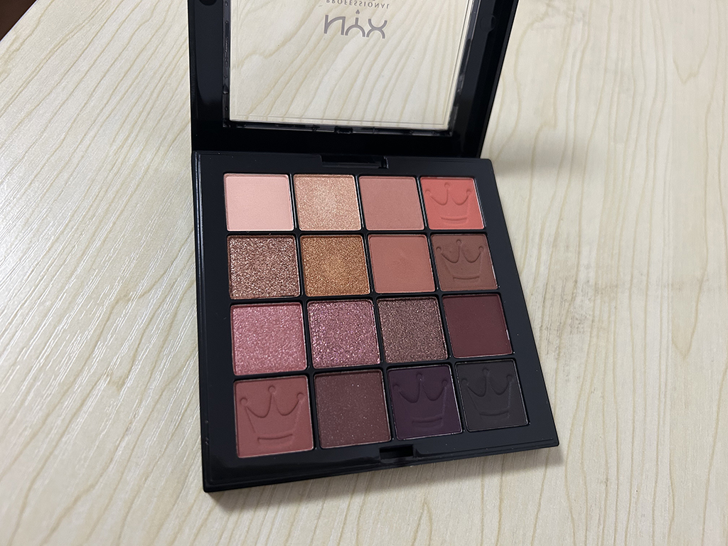 NYX16色眼影盘14 MAJESTY 豹富女王盘试色