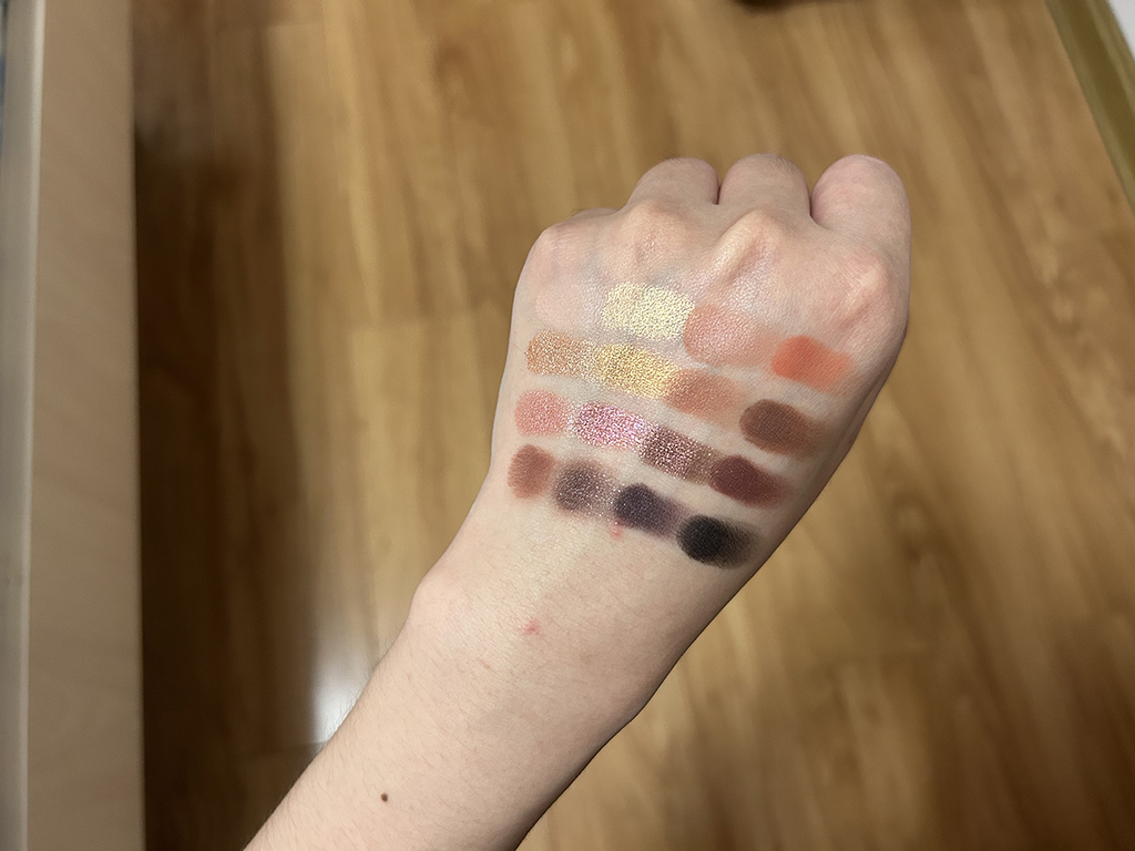 NYX16色眼影盘14 MAJESTY 豹富女王盘试色