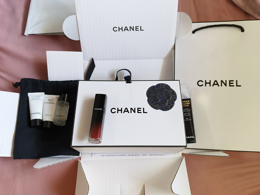 CHANEL香奈儿魅力炫光唇釉83 BEIGE SECRET试色