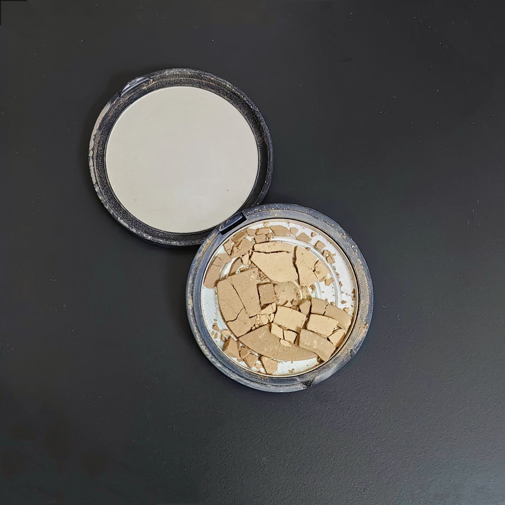 用着最顺手也是最久的一盘眼影
