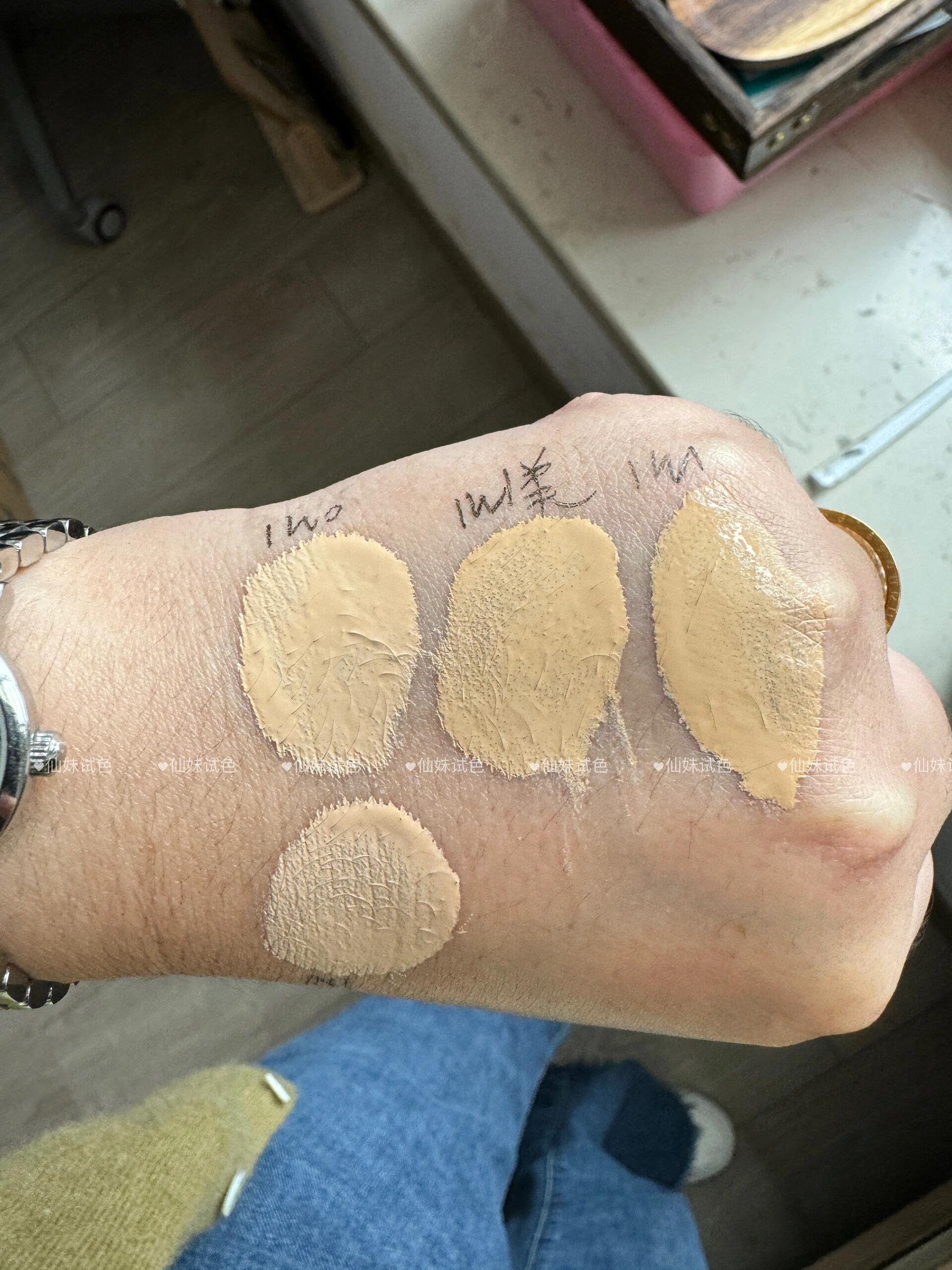 雅诗兰黛粉底液1w0/1W1/1N1试色对比