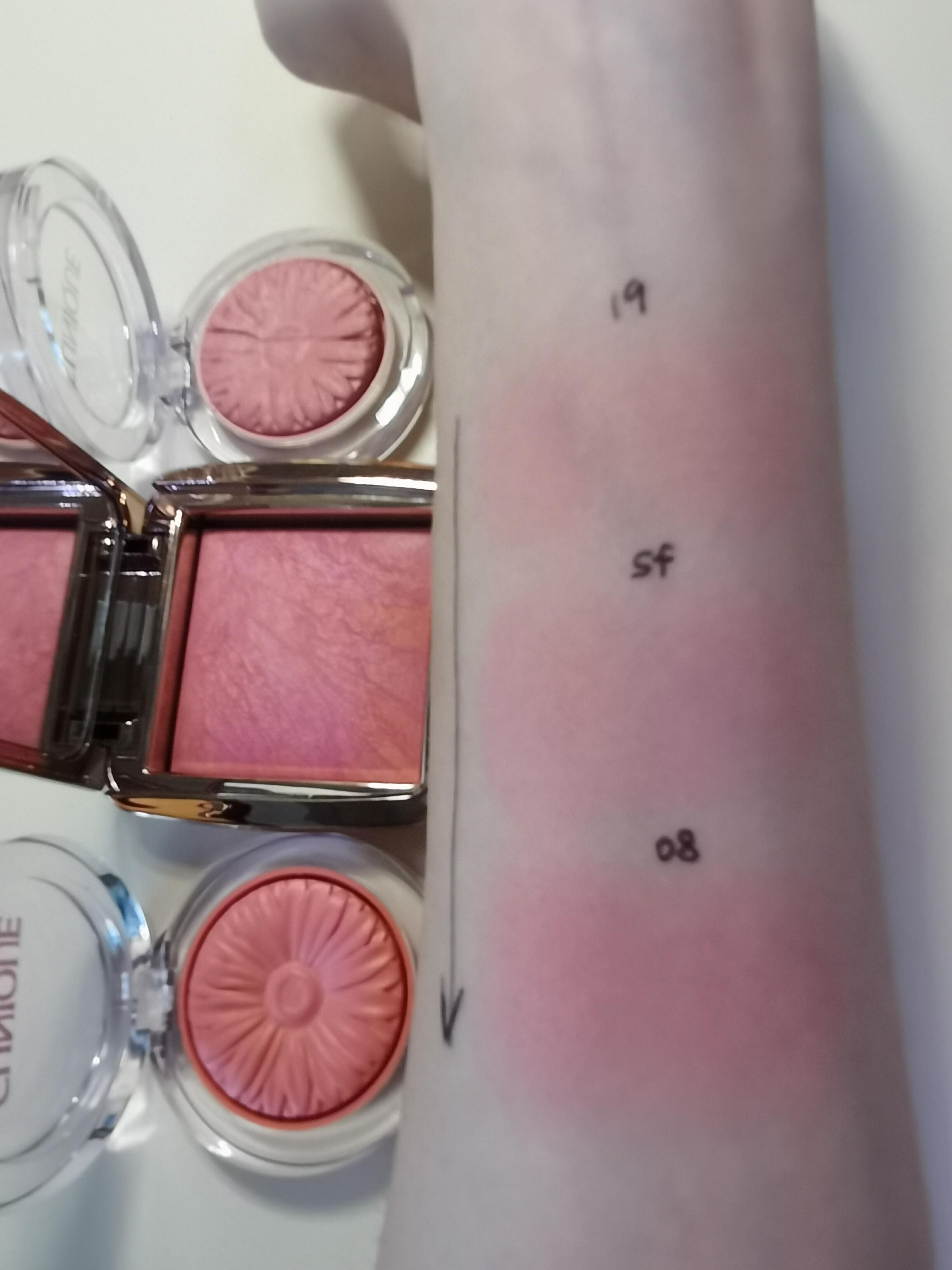 倩碧小雏菊腮红08/19、hourglass腮红对比试色