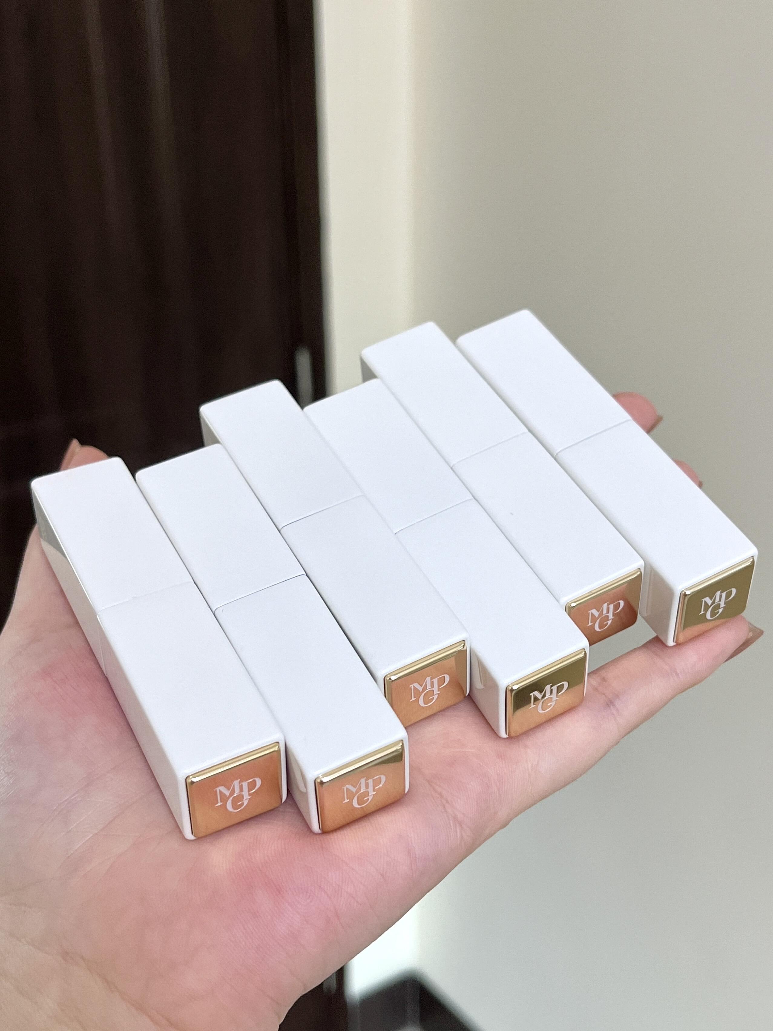 毛戈平light釉光唇膏试色