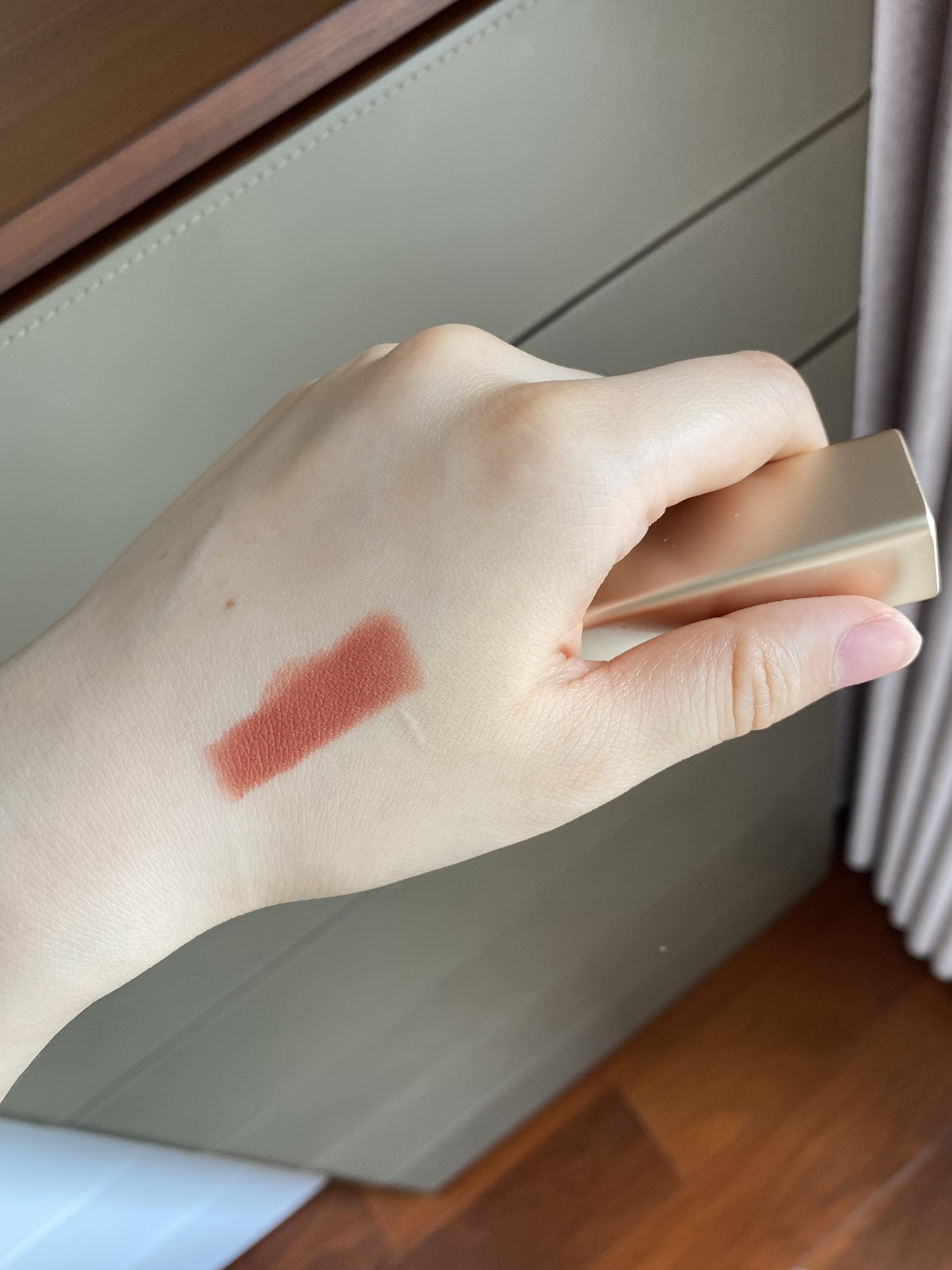 HOURGLASS轻雾金兔方管唇膏口红356 foxglove试色