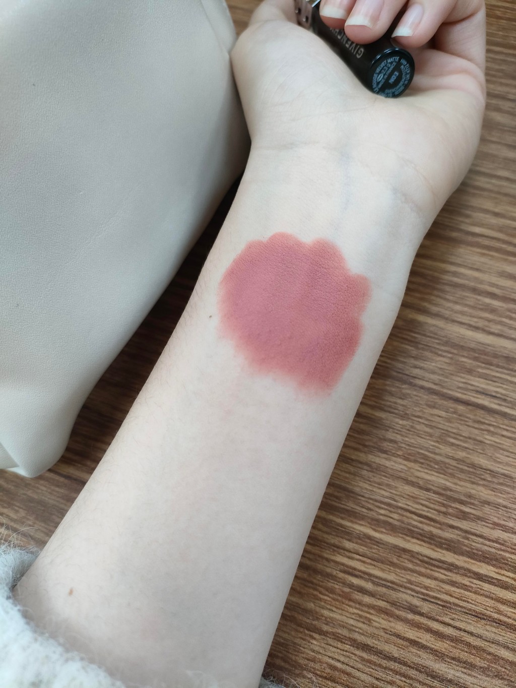 纪梵希细管绒雾唇膏N03悸动裸试色