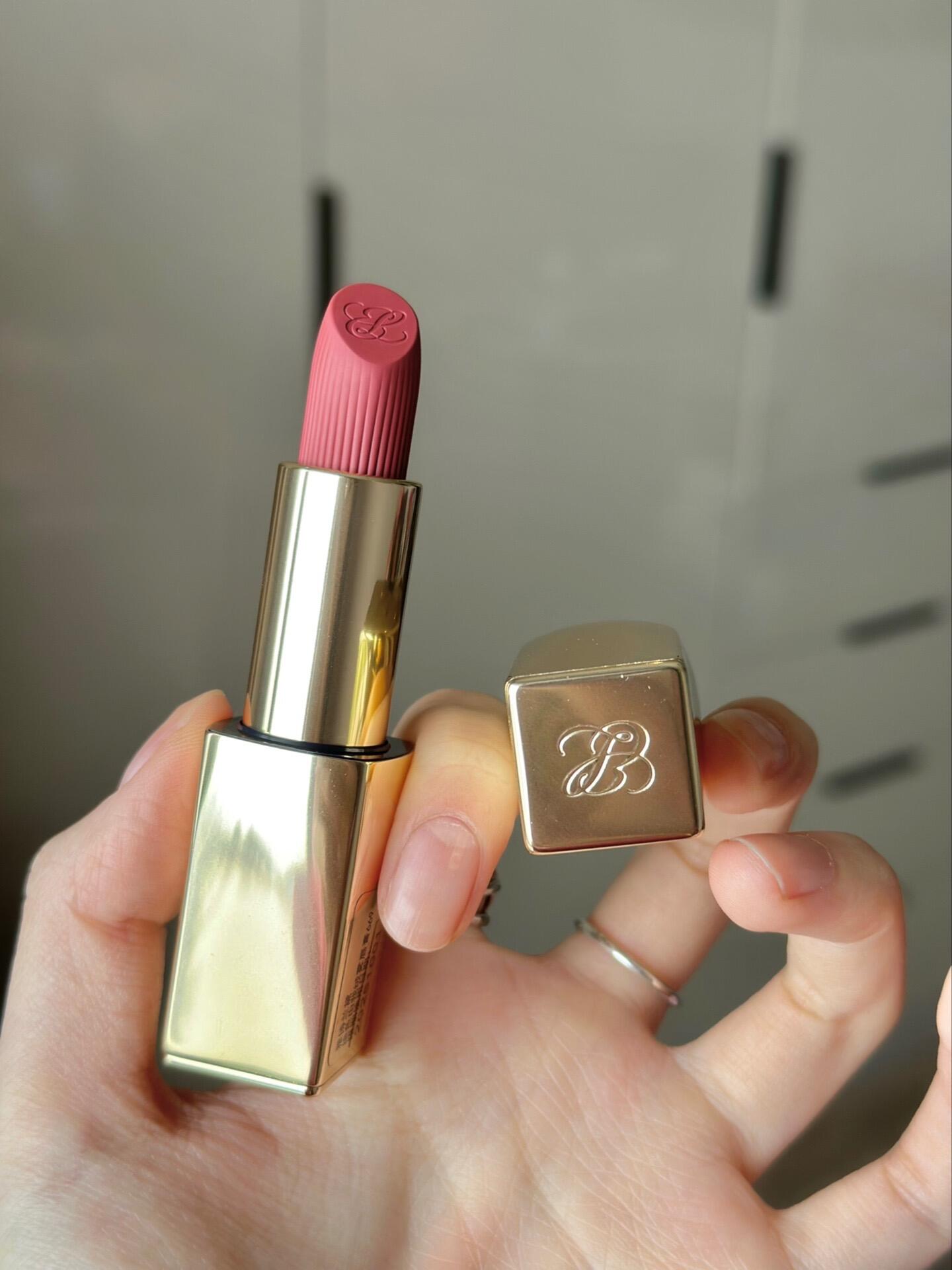 雅诗兰黛金管口红669偷心蔷薇试色