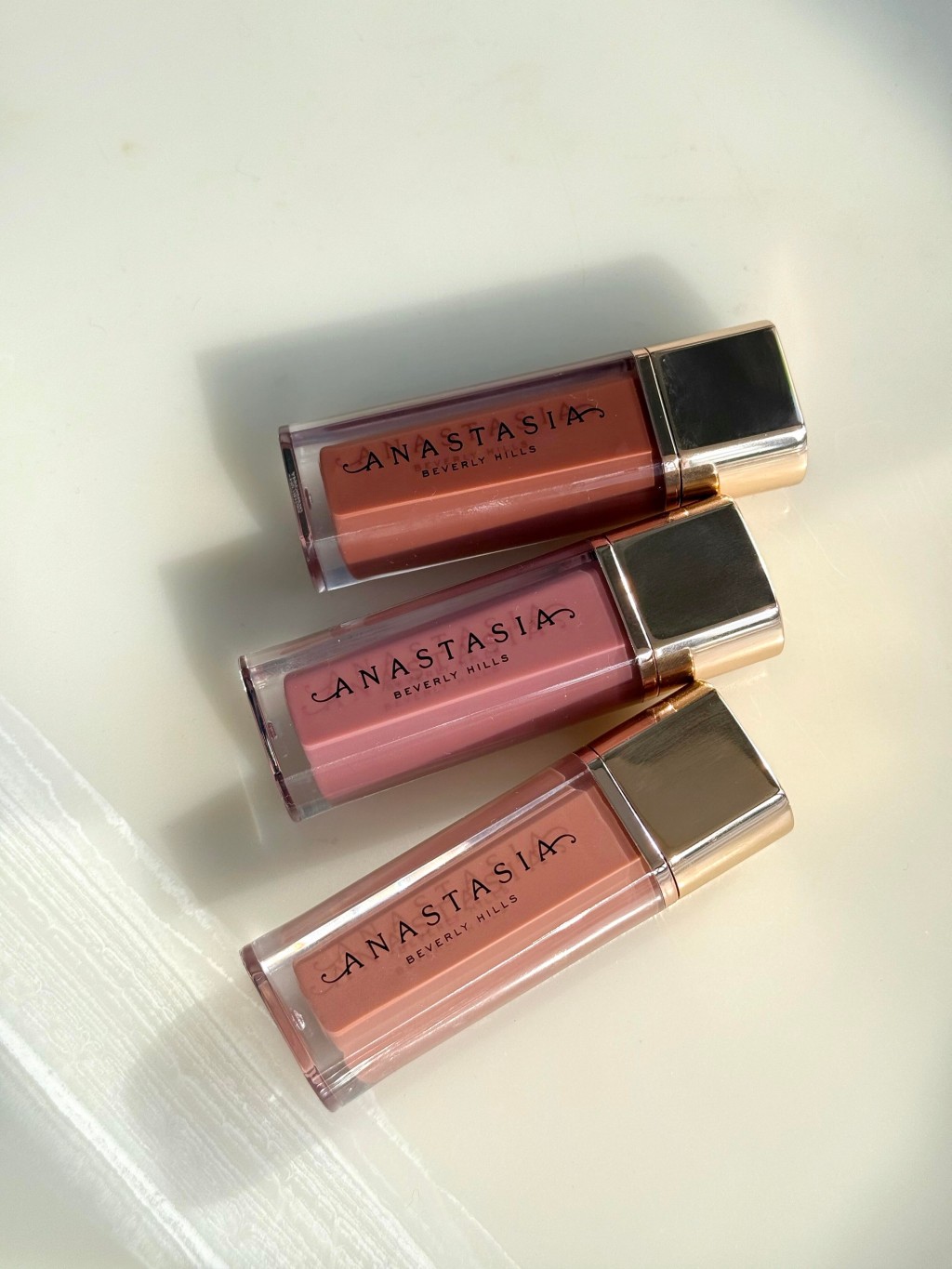 Anastasia慕斯唇泥Parchment、Rosy mauve、Crush试色